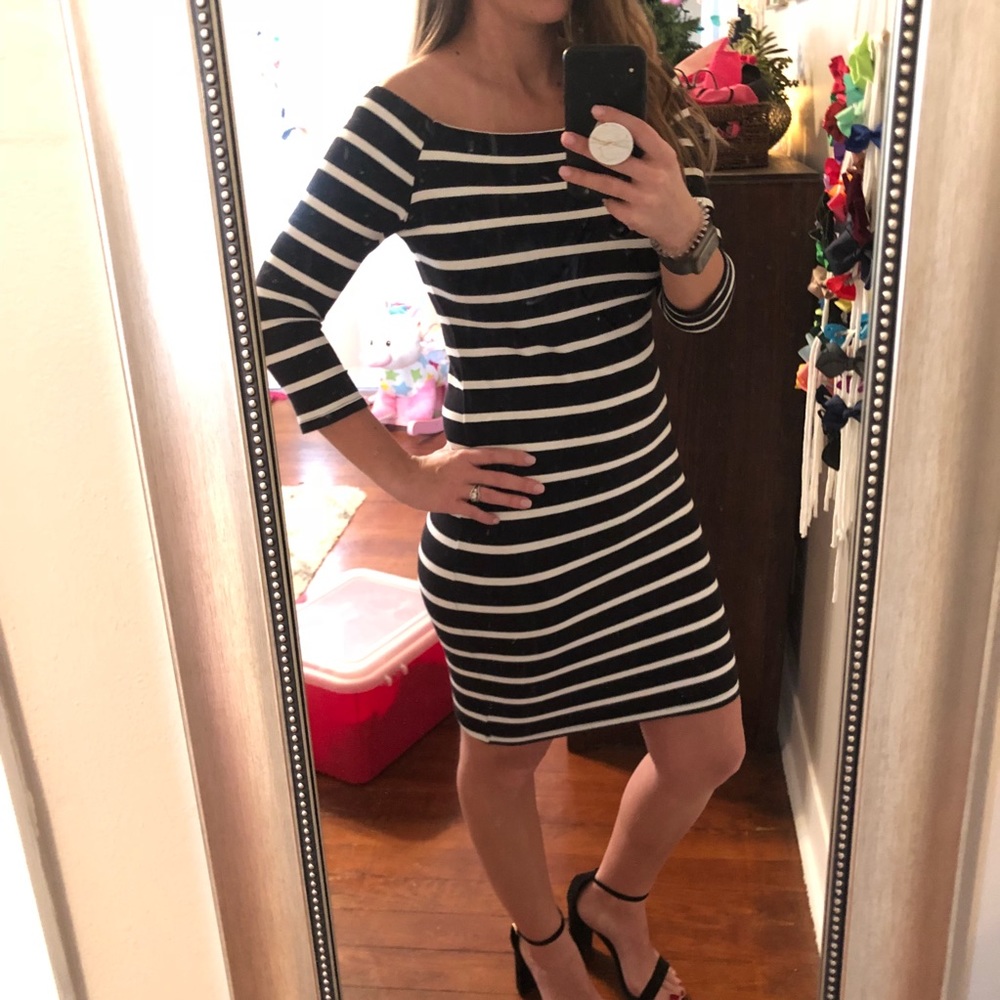 🎉2/$10🎉 ✨Black and white striped dress